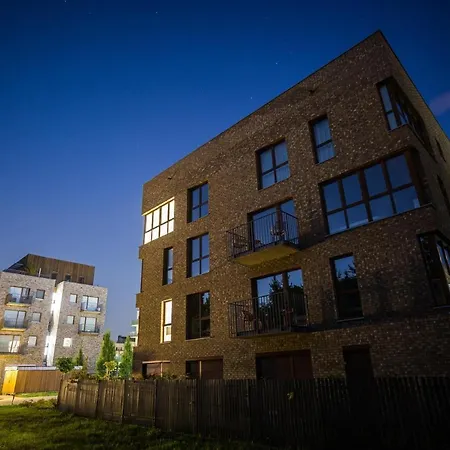 B85 מלון דירות ורשה