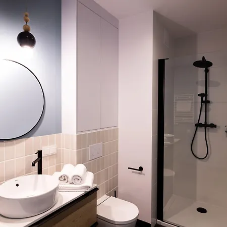 B85 מלון דירות ורשה